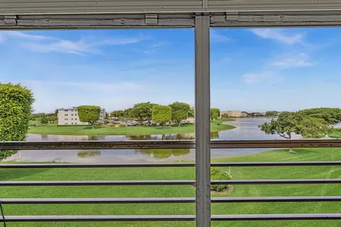 View/Area - 3076 Cornwall D, Boca Raton, FL 33434 photo 2 of 8