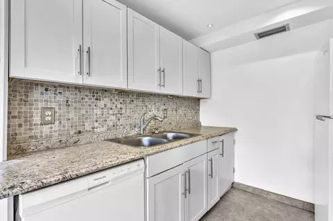 Kitchen - 3076 Cornwall D, Boca Raton, FL 33434 photo 3 of 5