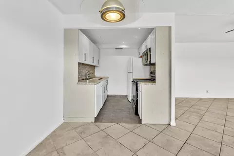Kitchen - 3076 Cornwall D, Boca Raton, FL 33434 photo 1 of 5