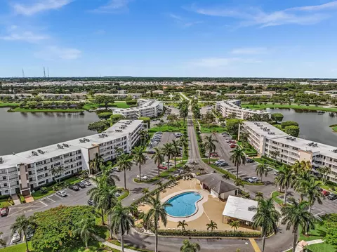 View/Area - 3076 Cornwall D, Boca Raton, FL 33434 photo 4 of 8