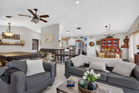 Living - 6312 Mullin St, Jupiter, FL 33458 photo 2 of 7