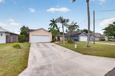 Exterior - 6312 Mullin St, Jupiter, FL 33458 photo 3 of 13