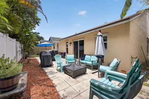 Exterior - 6312 Mullin St, Jupiter, FL 33458 photo 6 of 13