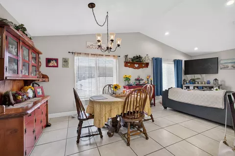 Dining - 6312 Mullin St, Jupiter, FL 33458 photo 2 of 3