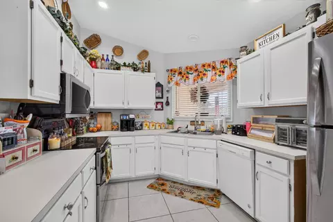 Kitchen - 6312 Mullin St, Jupiter, FL 33458 photo 3 of 4