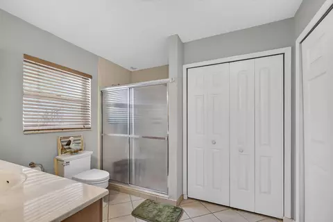 Bath - 6312 Mullin St, Jupiter, FL 33458 photo 3 of 5