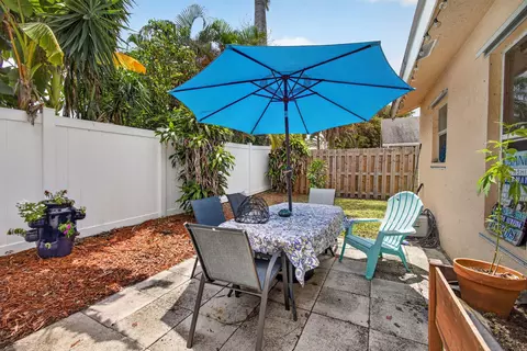 Exterior - 6312 Mullin St, Jupiter, FL 33458 photo 9 of 13