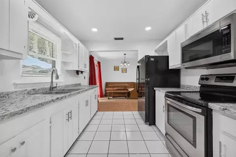 Kitchen - 6868 E Center St, Okeechobee, FL 34974 photo 4 of 4
