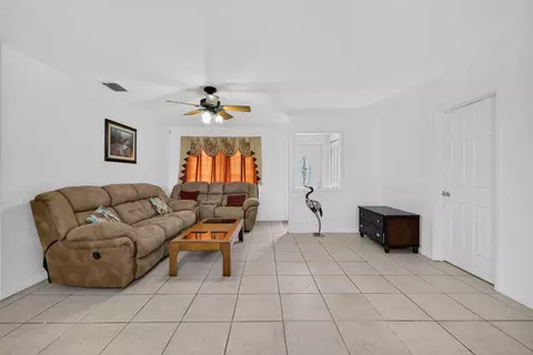 Living - 6868 E Center St, Okeechobee, FL 34974 photo 1 of 2