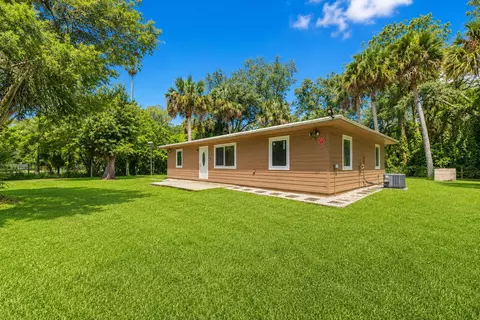 Exterior - 6868 E Center St, Okeechobee, FL 34974 photo 2 of 6