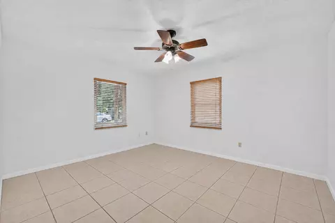 Bedroom - 6868 E Center St, Okeechobee, FL 34974 photo 6 of 7