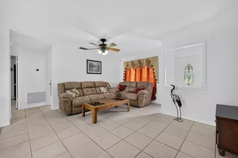 Living - 6868 E Center St, Okeechobee, FL 34974 photo 2 of 2