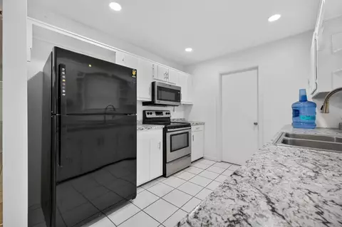 Kitchen - 6868 E Center St, Okeechobee, FL 34974 photo 1 of 4