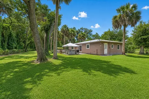 Exterior - 6868 E Center St, Okeechobee, FL 34974 photo 3 of 6