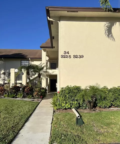 3237 Jog Park Dr, Greenacres, FL 33467