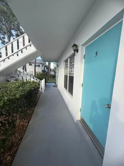 2929 SE Ocean Blvd, Stuart, FL 34996 photo 2