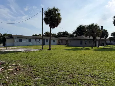 438 N 15th St #1 & 2, Fort Pierce, FL 34950