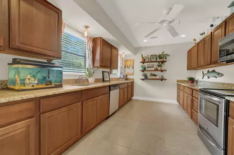Kitchen - 17644 Alexander Run, Jupiter, FL 33478 photo 3 of 4