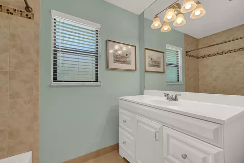 Bath - 17644 Alexander Run, Jupiter, FL 33478 photo 2 of 3