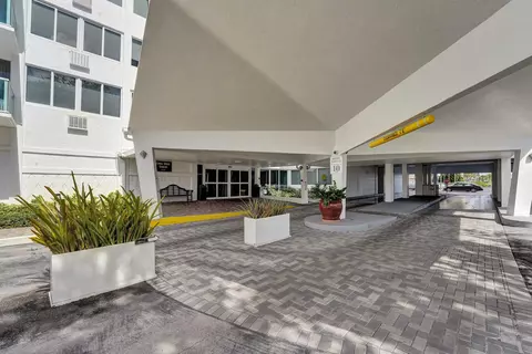3233 NE 34th St #214, Fort Lauderdale, FL 33308
