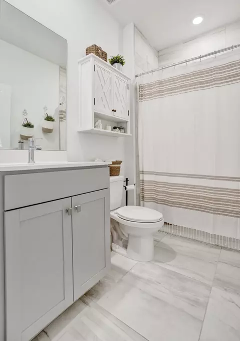 Bath - 6651 SE Park Trace Dr, Stuart, FL 34997 photo 3 of 3