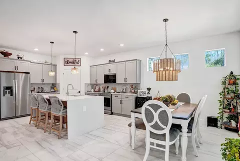 Kitchen - 6651 SE Park Trace Dr, Stuart, FL 34997 photo 5 of 6