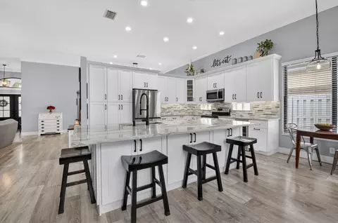 6133 Indian Forest Cir, Lake Worth, FL 33463