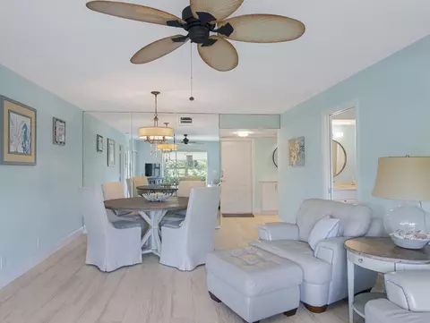 5560 Tamberlane Cir #324, Palm Beach Gardens, FL 33418