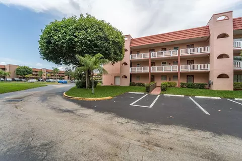 9641 Sunrise Lakes Blvd #208, Sunrise, FL 33322