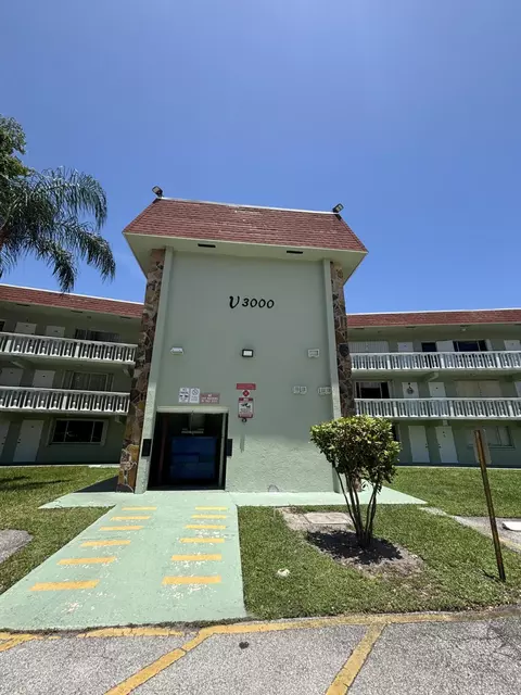 3000 Springdale Blvd #316, Palm Springs, FL 33461