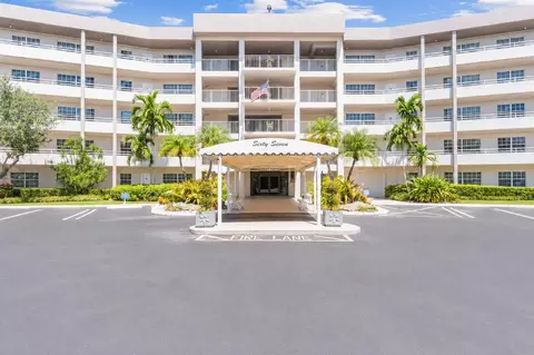 555 Oaks Ln #303, Pompano Beach, FL 33069