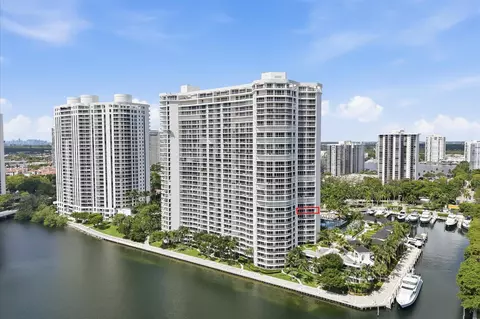 7000 W Island Blvd #907, Aventura, FL 33160
