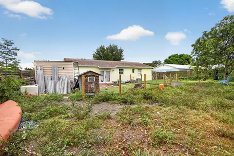 Exterior - 710 Oklawaha St, Jupiter, FL 33458 photo 6 of 9