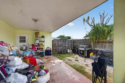 Exterior - 710 Oklawaha St, Jupiter, FL 33458 photo 2 of 9