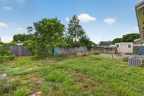 Exterior - 710 Oklawaha St, Jupiter, FL 33458 photo 5 of 9