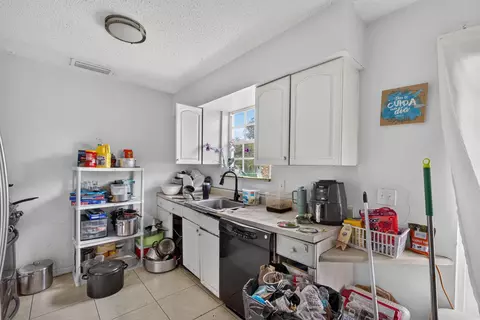Kitchen - 710 Oklawaha St, Jupiter, FL 33458 photo 2 of 3