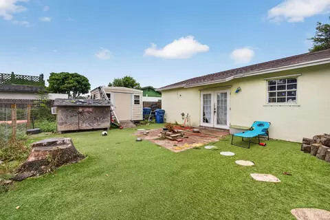 Exterior - 710 Oklawaha St, Jupiter, FL 33458 photo 4 of 9