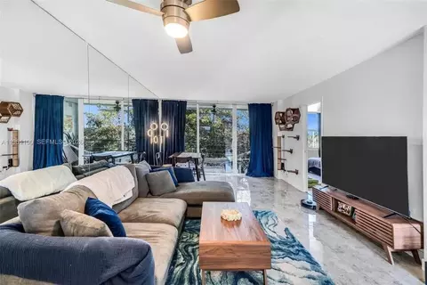 120 Royal Park Dr #4F, Oakland Park, FL 33309