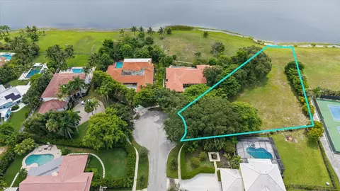 10 Sunningdale Cir, West Palm Beach, FL 33401