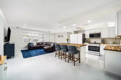 Kitchen - 2184 SE Washington St N, Stuart, FL 34997 photo 1 of 3