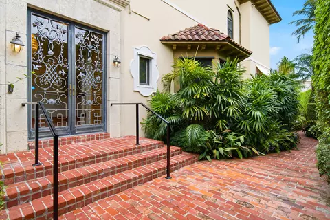 245 Brazilian Ave, Palm Beach, FL 33480