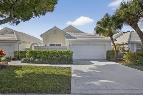 18 Selby Ln, Palm Beach Gardens, FL 33418