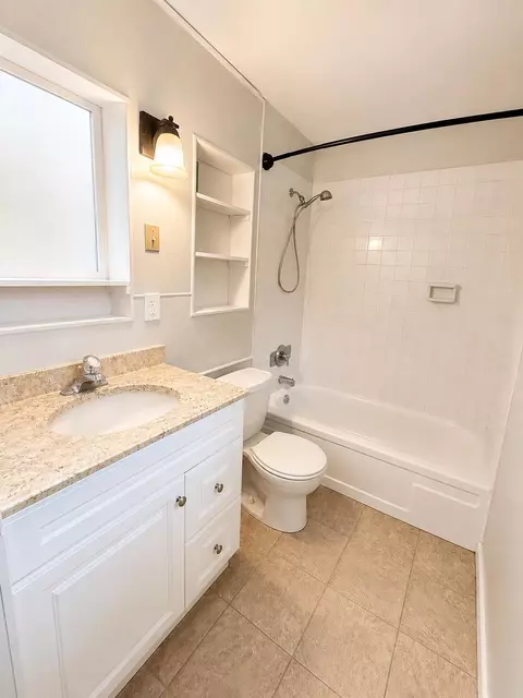 Bath - 2054 NW 128th Ave, Okeechobee, FL 34972 photo 1 of 2