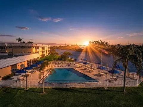 14 Colonial Club Dr #300, Boynton Beach, FL 33435