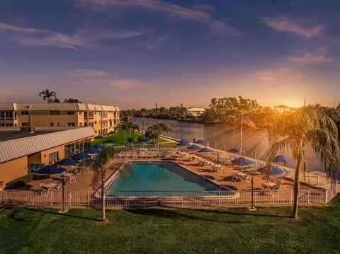 14 Colonial Club Dr #300, Boynton Beach, FL 33435