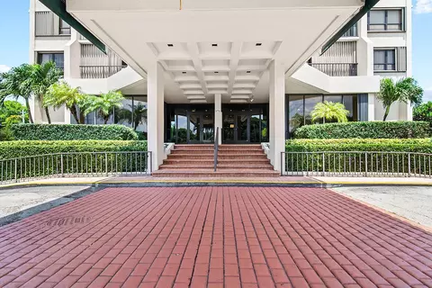 5600 N Flagler Dr #2202, West Palm Beach, FL 33407