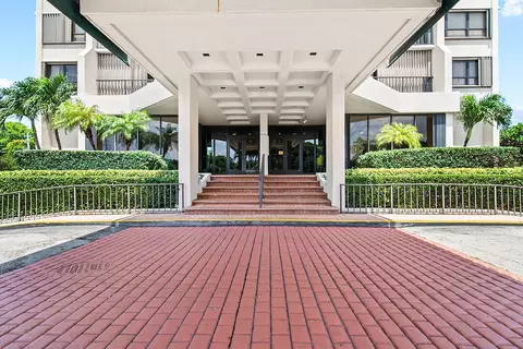 5600 N Flagler Dr #2202, West Palm Beach, FL 33407