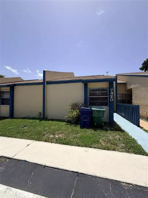 7420 NW 34th St, Lauderhill, FL 33319