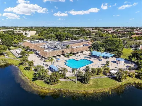 9881 Sunrise Lakes Blvd #104, Sunrise, FL 33322