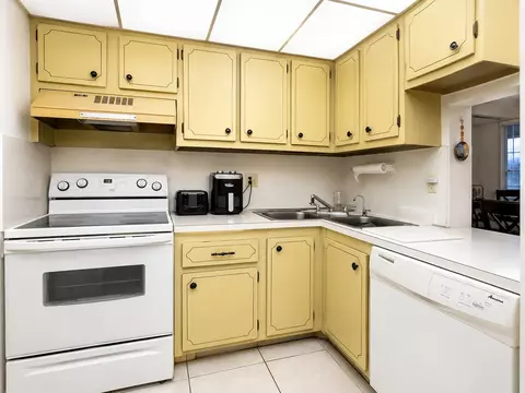 6200 NW 62nd St #206, Tamarac, FL 33319